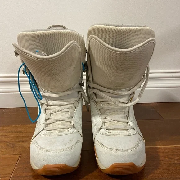 Snowboarding boots - Picture 3 of 4